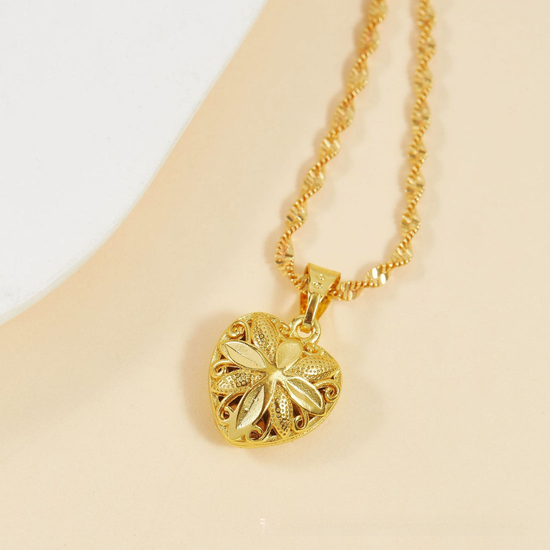 Heart-shaped Necklace Ethnic Style Hollow Chicken Hearts Gold Plated