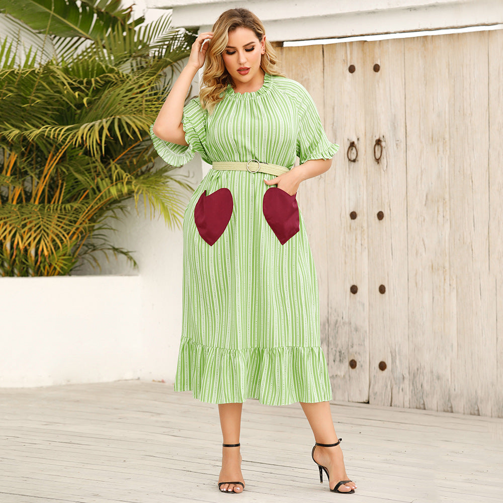Lockeres, lässiges und süßes Kleid mit Streifenmuster