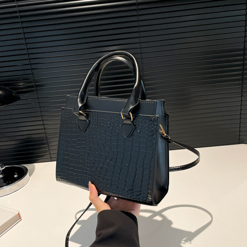 Pattern Shoulder Bag – Stylish & Spacious